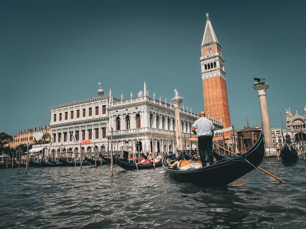 Ruela charmosa em Veneza
